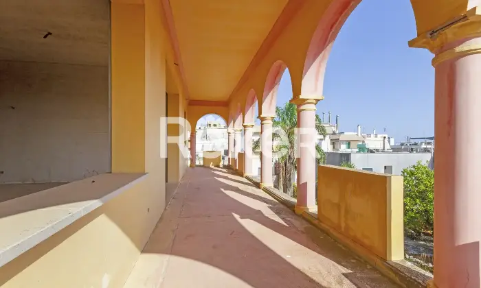 Rexer-Gagliano-del-Capo-A-pochi-minuti-dal-mare-villa-indipendente-allo-stato-di-grezzo-avanzato-da-completare-con-giardino-e-ampi-garage-Veranda