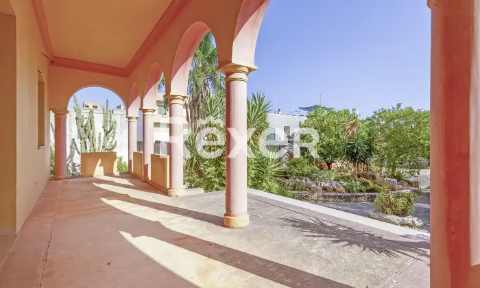 Rexer-Gagliano-del-Capo-A-pochi-minuti-dal-mare-villa-indipendente-allo-stato-di-grezzo-avanzato-da-completare-con-giardino-e-ampi-garage-Veranda