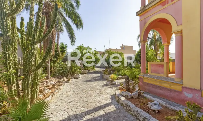 Rexer-Gagliano-del-Capo-A-pochi-minuti-dal-mare-villa-indipendente-allo-stato-di-grezzo-avanzato-da-completare-con-giardino-e-ampi-garage-Esterno