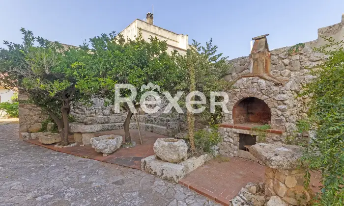 Rexer-Gagliano-del-Capo-A-pochi-minuti-dal-mare-villa-indipendente-allo-stato-di-grezzo-avanzato-da-completare-con-giardino-e-ampi-garage-Esterno