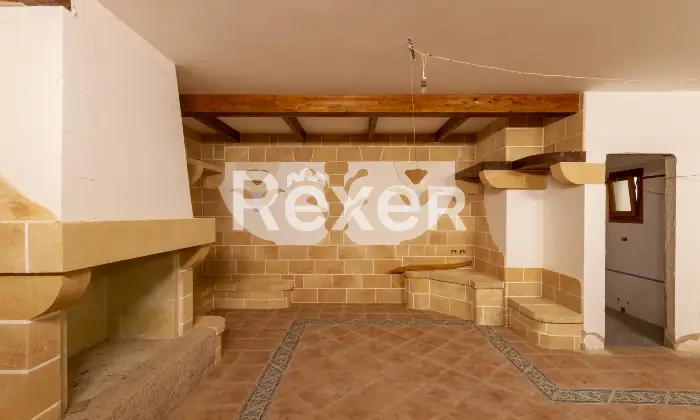 Rexer-Gagliano-del-Capo-A-pochi-minuti-dal-mare-villa-indipendente-allo-stato-di-grezzo-avanzato-da-completare-con-giardino-e-ampi-garage-Taverna