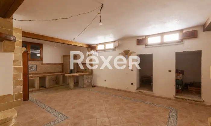 Rexer-Gagliano-del-Capo-A-pochi-minuti-dal-mare-villa-indipendente-allo-stato-di-grezzo-avanzato-da-completare-con-giardino-e-ampi-garage-Taverna