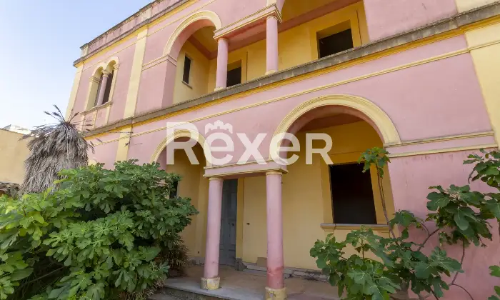 Rexer-Gagliano-del-Capo-A-pochi-minuti-dal-mare-villa-indipendente-allo-stato-di-grezzo-avanzato-da-completare-con-giardino-e-ampi-garage-Ingresso