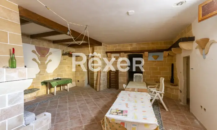 Rexer-Gagliano-del-Capo-A-pochi-minuti-dal-mare-villa-indipendente-allo-stato-di-grezzo-avanzato-da-completare-con-giardino-e-ampi-garage-Taverna