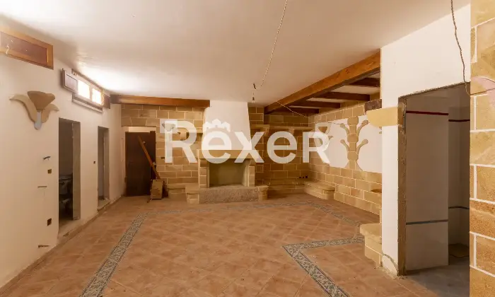 Rexer-Gagliano-del-Capo-A-pochi-minuti-dal-mare-villa-indipendente-allo-stato-di-grezzo-avanzato-da-completare-con-giardino-e-ampi-garage-Taverna