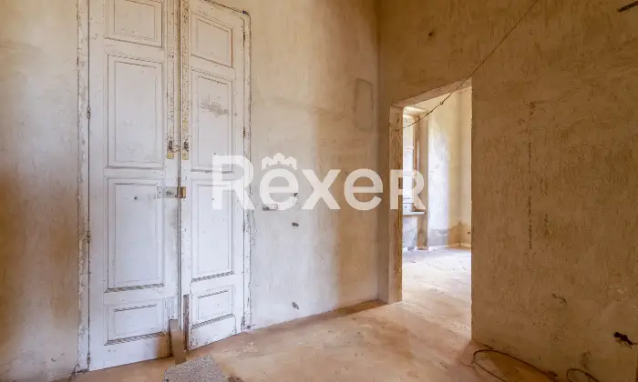 Rexer-Gagliano-del-Capo-A-pochi-minuti-dal-mare-villa-indipendente-allo-stato-di-grezzo-avanzato-da-completare-con-giardino-e-ampi-garage-Ingresso