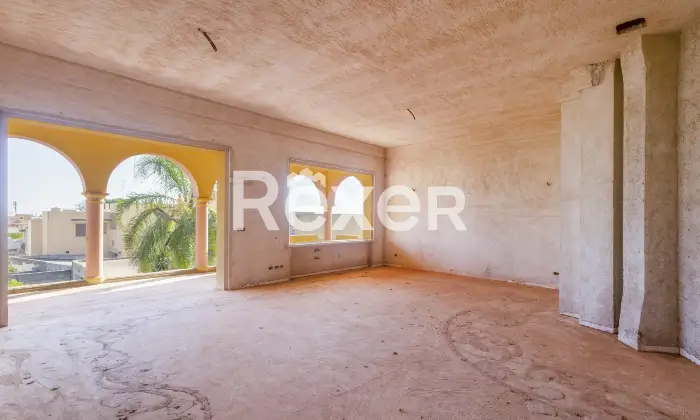 Rexer-Gagliano-del-Capo-A-pochi-minuti-dal-mare-villa-indipendente-allo-stato-di-grezzo-avanzato-da-completare-con-giardino-e-ampi-garage-Soggiorno