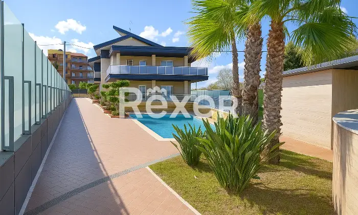 Rexer-Trani-Villa-con-piscina-in-classe-A-vista-mare-Altro