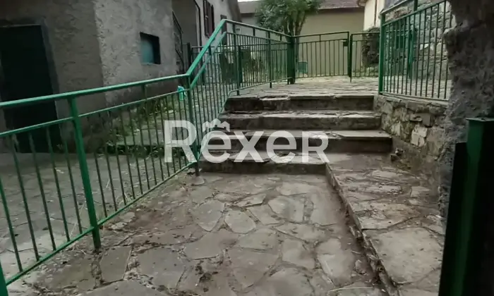 Rexer-ZERI-Abitazione-in-pietra-su-due-livelli-a-Zeri-frazione-Patigno-Altro