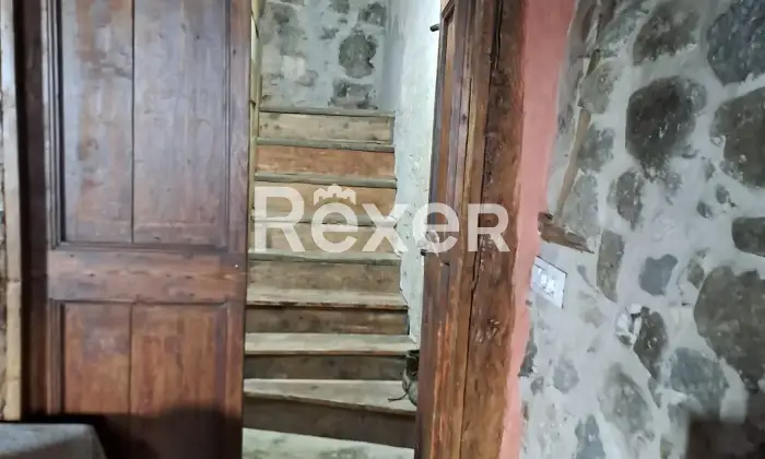 Rexer-Valdagno-Casale-rustico-con-due-abitazioni-indipendenti-e-terreno-di-ettari-Altro