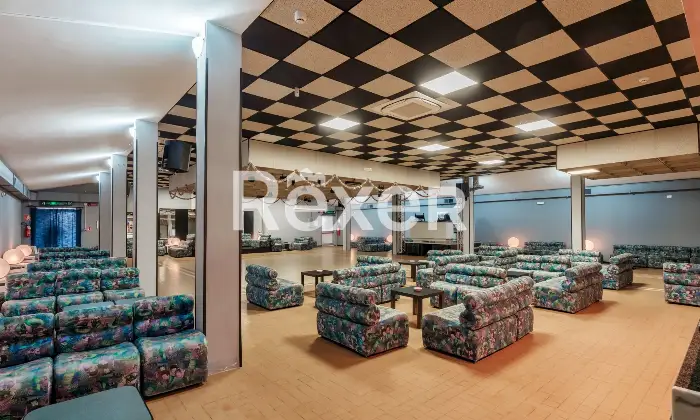 Rexer-Borgo-San-Giacomo-Locale-commerciale-Sala-da-ballo-con-spazio-estivo-e-parcheggio-privato-Altro