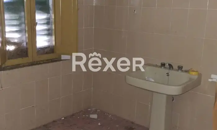 Rexer-Mondavio-CASA-A-PIANACCIO-DI-MONDAVIO-Bagno