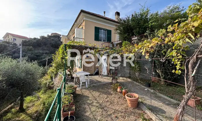 Rexer-Varazze-Panoramica-abitazione-vista-mare-con-giardino-e-posti-auto-Altro