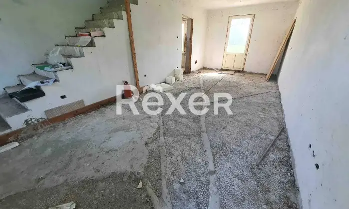 Rexer-Abbadia-Cerreto-Villetta-a-schiera-capofila-libera-su-tre-lati-Altro