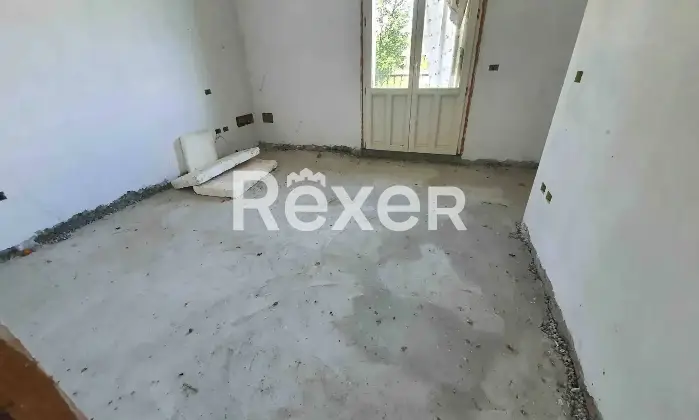 Rexer-Abbadia-Cerreto-Villetta-a-schiera-capofila-libera-su-tre-lati-Altro
