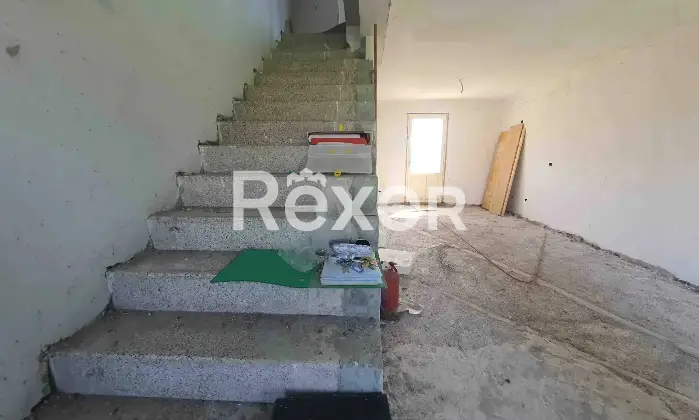Rexer-Abbadia-Cerreto-Villetta-a-schiera-capofila-libera-su-tre-lati-Altro