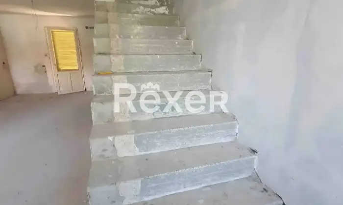 Rexer-Abbadia-Cerreto-Villetta-a-schiera-capofila-libera-su-tre-lati-Altro