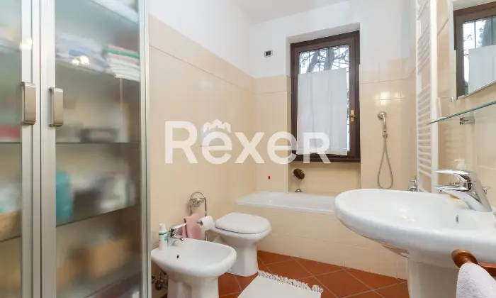 Rexer-Merate-Appartamento-al-piano-terra-con-giardino-taverna-e-box-auto-Altro