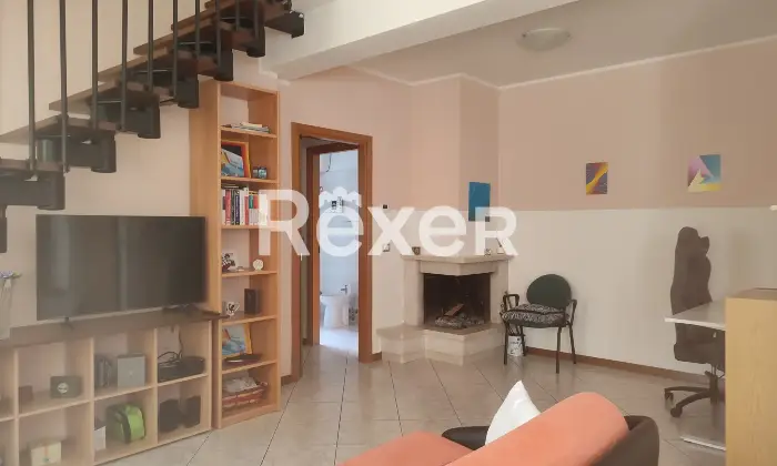 Rexer-LAquila-Coppito-Appartamento-duplex-ristrutturato-con-ingressi-indipendenti-Soggiorno