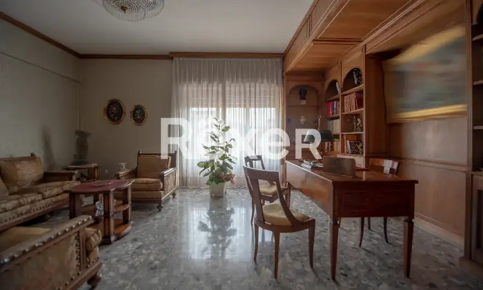 Rexer-Caserta-Appartamento-con-affaccio-sulla-Reggia-e-posto-auto-coperto-Altro