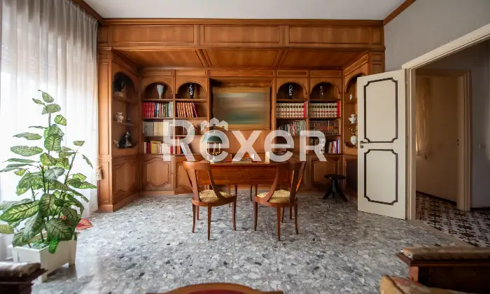 Rexer-Caserta-Appartamento-con-affaccio-sulla-Reggia-e-posto-auto-coperto-Altro