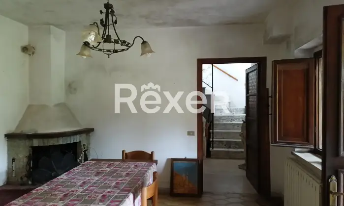 Rexer-Pietrasanta-Casa-singola-su-due-livelli-con-resede-esclusiva-porticato-e-box-auto-Altro