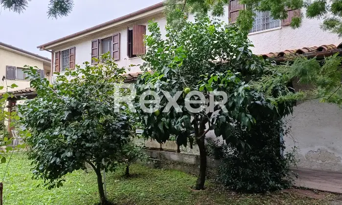 Rexer-Pietrasanta-Casa-singola-su-due-livelli-con-resede-esclusiva-porticato-e-box-auto-Altro
