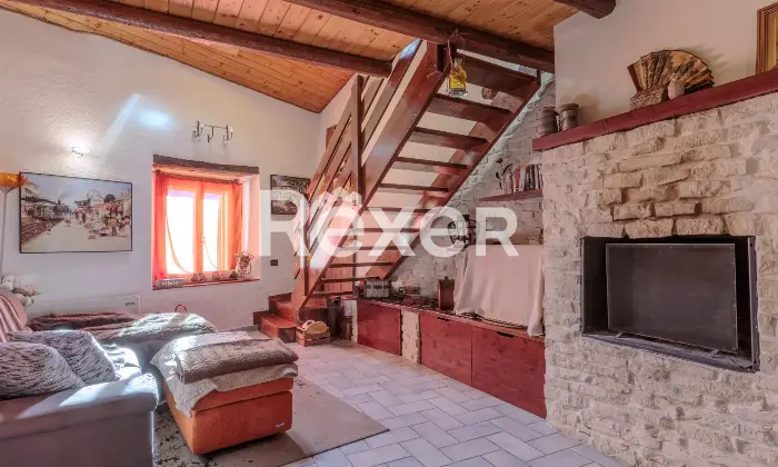 Rexer-Bondione-Abitazione-su-tre-livelli-con-corte-esclusiva-Altro