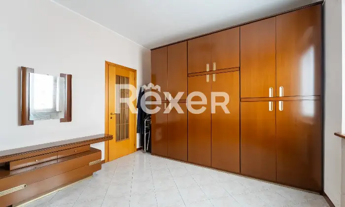 Rexer-Senago-Trilocale-al-quinto-piano-Camera-da-letto