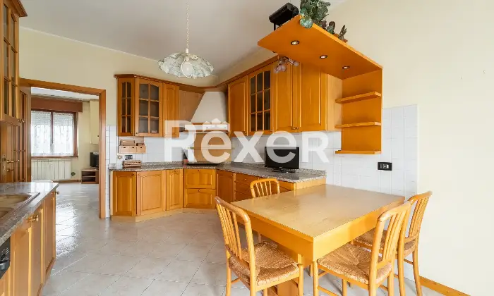 Rexer-Senago-Trilocale-al-quinto-piano-Cucina