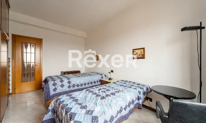 Rexer-Senago-Trilocale-al-quinto-piano-Camera-da-letto