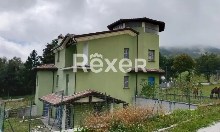 Rexer-Montecopiolo-Villa-indipendente-di-ampia-metratura-con-giardino-privato-Facciata