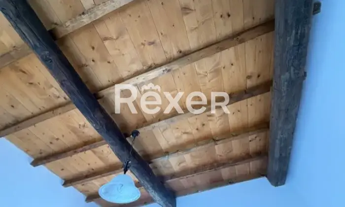 Rexer-Vinci-Casa-rustica-immersa-nel-bosco-su-due-livelli-Altro