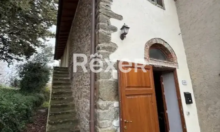 Rexer-Vinci-Casa-rustica-immersa-nel-bosco-su-due-livelli-Altro