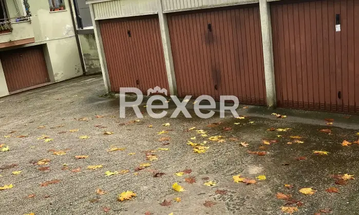Rexer-Trecenta-Appartamento-al-terzo-piano-con-box-cantina-e-doppi-balconi-m-arredato-Altro