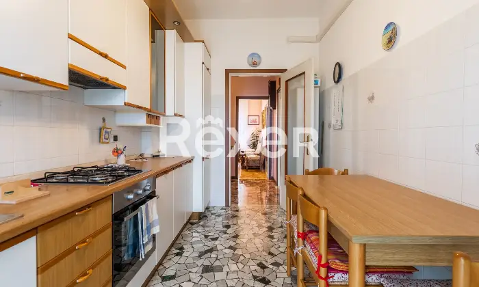 Rexer-Lainate-Tre-Locali-Altro