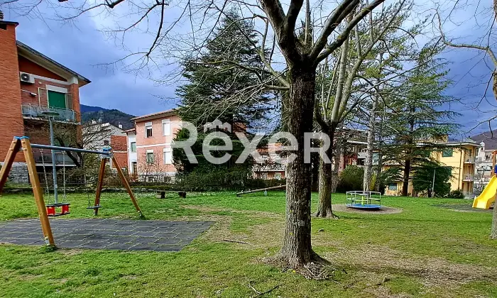 Rexer-Cagli-AMPIO-APPARTAMENTO-AL-PIANO-IN-PALAZZINA-BIFAMIGLIARE-Giardino
