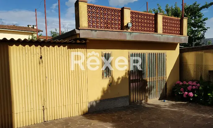 Rexer-Pieve-a-Nievole-Ampio-complesso-residenziale-con-due-unit-indipendenti-giardino-privato-e-pertinenze-ideale-per-famiglie-o-attivit-ricettive-Box