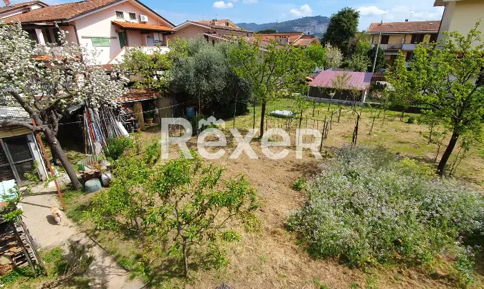 Rexer-Pieve-a-Nievole-Ampio-complesso-residenziale-con-due-unit-indipendenti-giardino-privato-e-pertinenze-ideale-per-famiglie-o-attivit-ricettive-Coltivazione