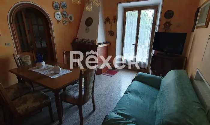 Rexer-Pieve-a-Nievole-Ampio-complesso-residenziale-con-due-unit-indipendenti-giardino-privato-e-pertinenze-ideale-per-famiglie-o-attivit-ricettive-Soggiorno