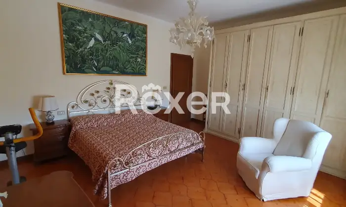 Rexer-Pieve-a-Nievole-Ampio-complesso-residenziale-con-due-unit-indipendenti-giardino-privato-e-pertinenze-ideale-per-famiglie-o-attivit-ricettive-Camera-da-letto