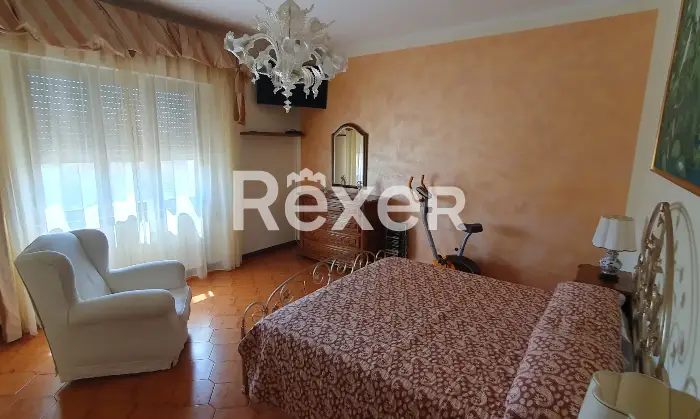 Rexer-Pieve-a-Nievole-Ampio-complesso-residenziale-con-due-unit-indipendenti-giardino-privato-e-pertinenze-ideale-per-famiglie-o-attivit-ricettive-Camera-da-letto