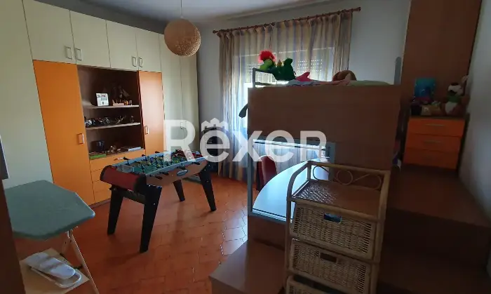 Rexer-Pieve-a-Nievole-Ampio-complesso-residenziale-con-due-unit-indipendenti-giardino-privato-e-pertinenze-ideale-per-famiglie-o-attivit-ricettive-Camera-da-letto