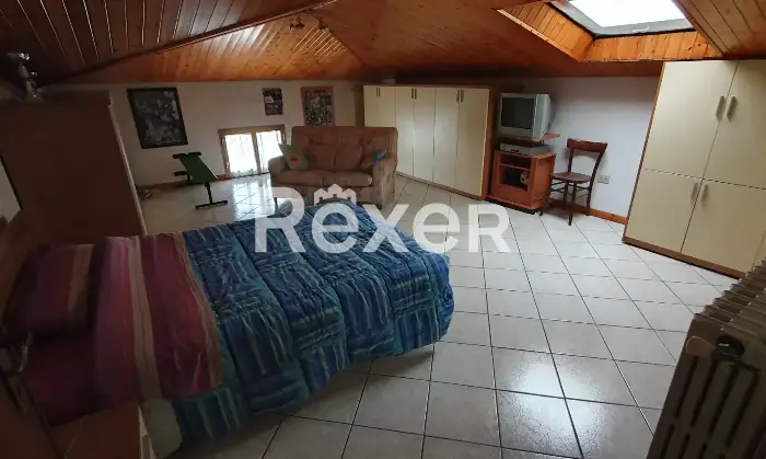 Rexer-Pieve-a-Nievole-Ampio-complesso-residenziale-con-due-unit-indipendenti-giardino-privato-e-pertinenze-ideale-per-famiglie-o-attivit-ricettive-Mansarda