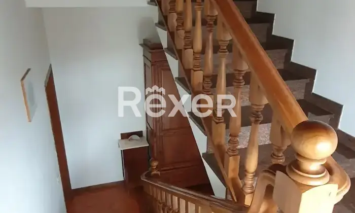 Rexer-Pieve-a-Nievole-Ampio-complesso-residenziale-con-due-unit-indipendenti-giardino-privato-e-pertinenze-ideale-per-famiglie-o-attivit-ricettive-Scala