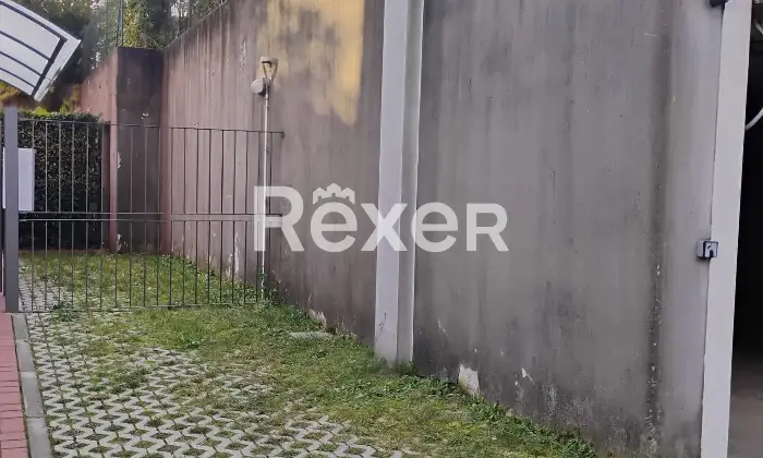 Rexer-Seveso-Monolocale-con-cantina-e-posto-auto-Esterno