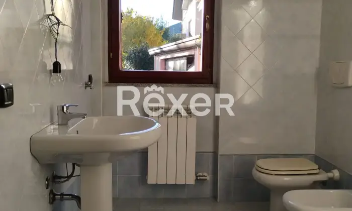 Rexer-Seveso-Monolocale-con-cantina-e-posto-auto-Bagno