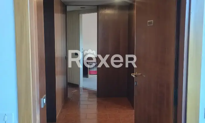 Rexer-Bregnano-Appartamento-trilocale-con-box-auto-doppio-e-magazzino-Altro
