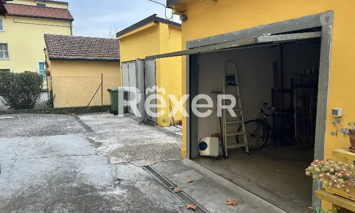 Rexer-Vigarano-Pieve-Porzione-di-bifamiliare-su-due-livelli-con-scoperto-e-garage-Esterno