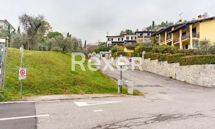Rexer-Gardone-Riviera-Villetta-di-testa-con-portico-e-giardino-Altro